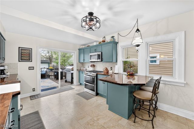 2224 Bunts Road, Lakewood, OH 44107