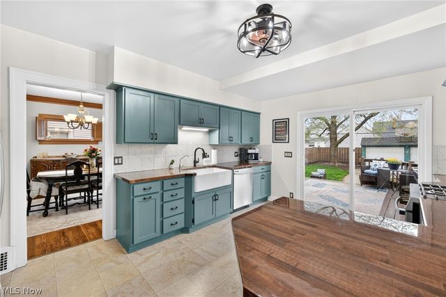 2224 Bunts Road, Lakewood, OH 44107