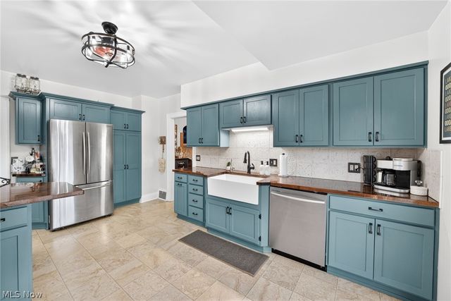 2224 Bunts Road, Lakewood, OH 44107