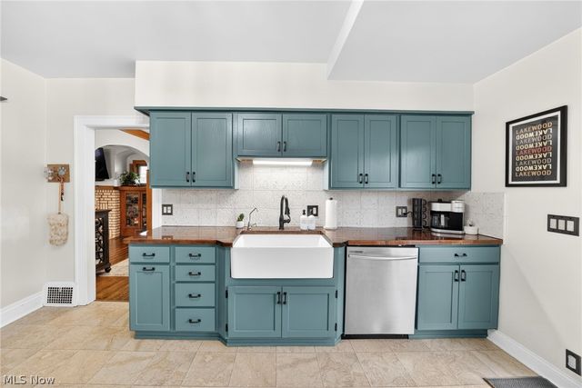 2224 Bunts Road, Lakewood, OH 44107