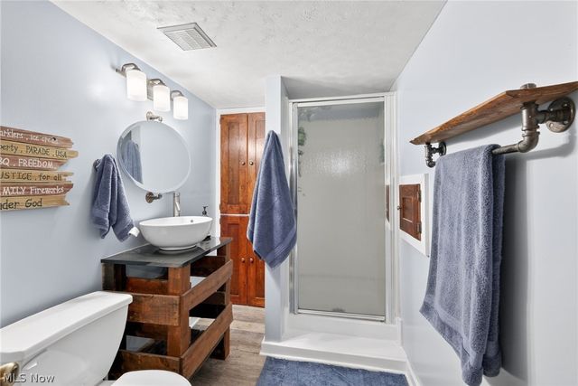 2224 Bunts Road, Lakewood, OH 44107