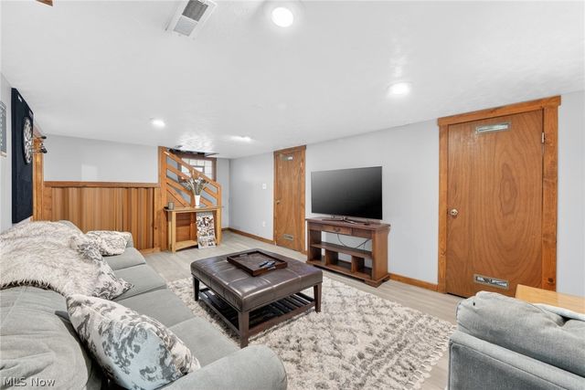 2224 Bunts Road, Lakewood, OH 44107