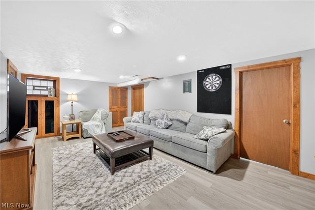 2224 Bunts Road, Lakewood, OH 44107