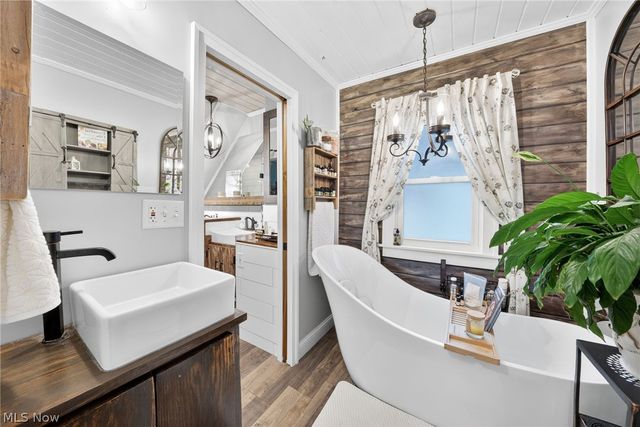 2224 Bunts Road, Lakewood, OH 44107