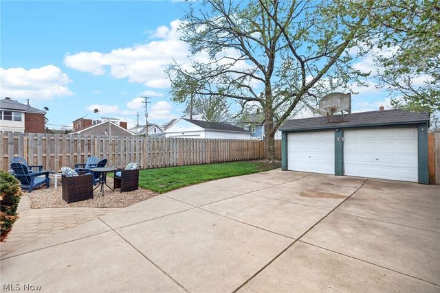 2224 Bunts Road, Lakewood, OH 44107