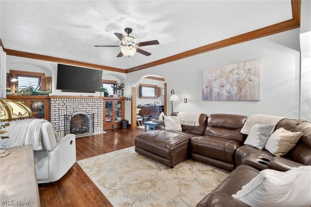 2224 Bunts Road, Lakewood, OH 44107