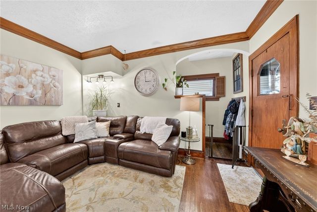 2224 Bunts Road, Lakewood, OH 44107