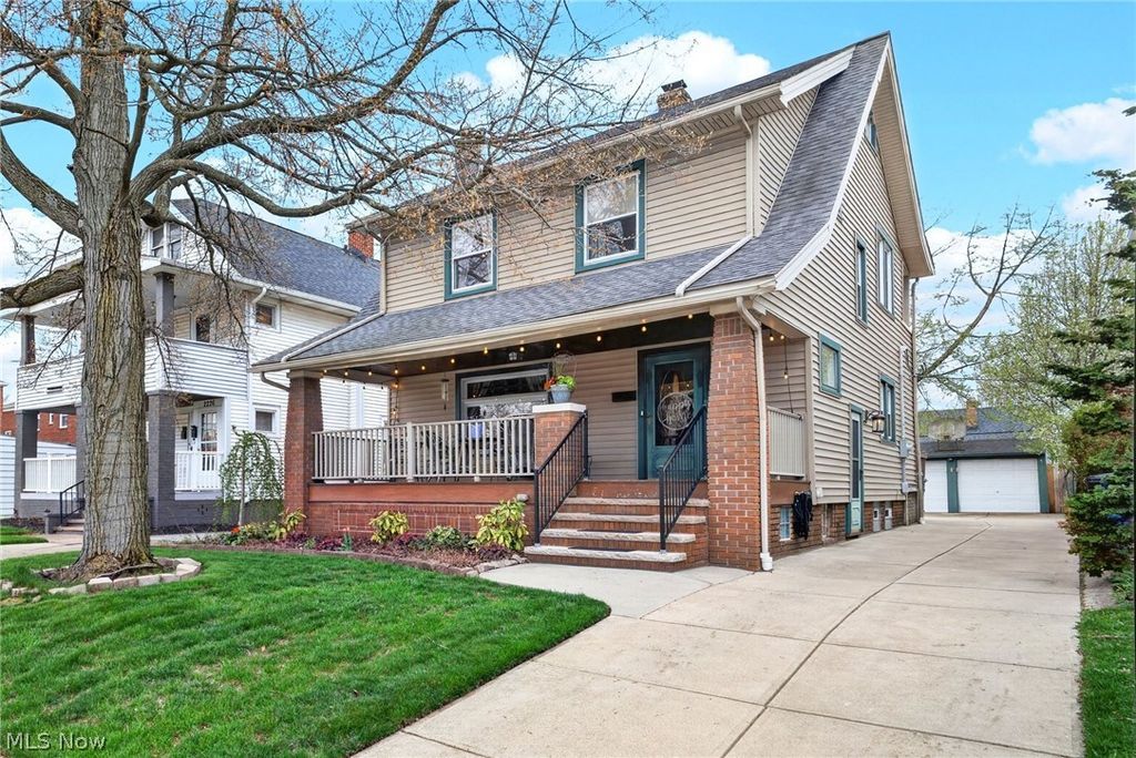 2224 Bunts Road, Lakewood, OH 44107