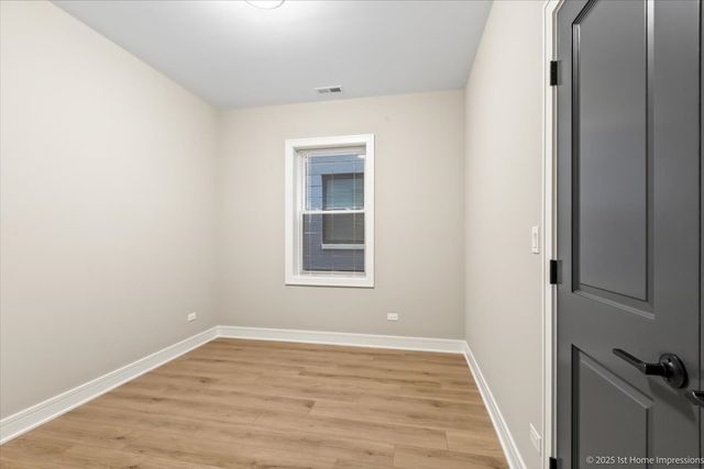 4934 S Champlain Avenue, Chicago, IL 60615