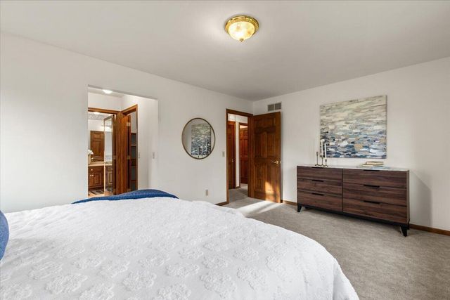 N95W7155 Coventry COURT, Cedarburg, WI 53012