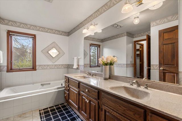 N95W7155 Coventry COURT, Cedarburg, WI 53012