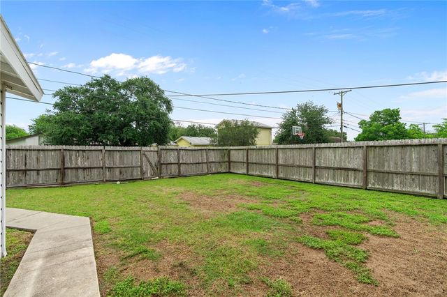 4706 Prinston Dr, Corpus Christi, TX 78411