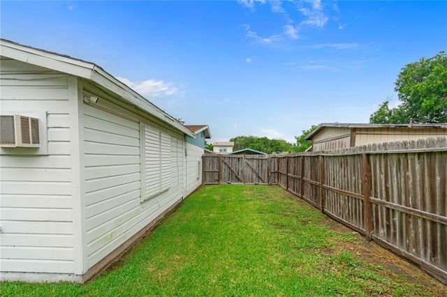 4706 Prinston Dr, Corpus Christi, TX 78411