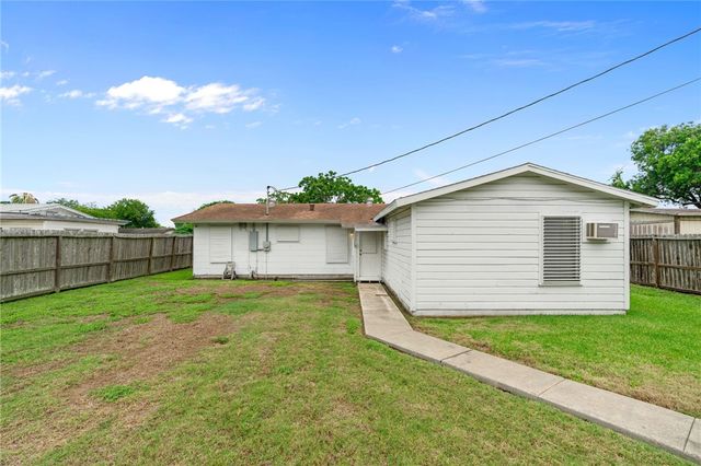 4706 Prinston Dr, Corpus Christi, TX 78411