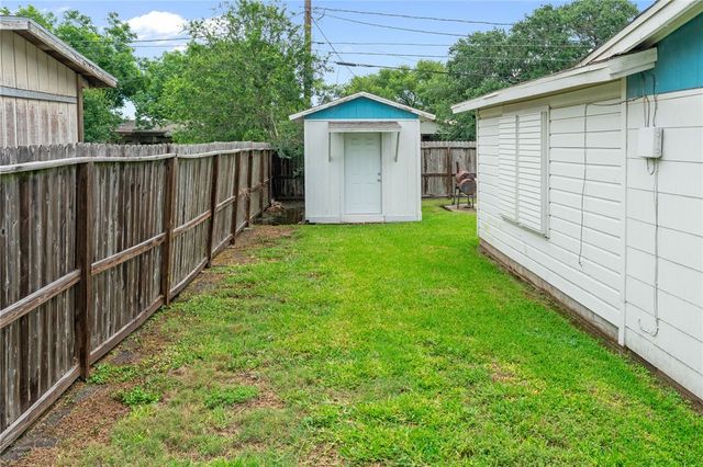 4706 Prinston Dr, Corpus Christi, TX 78411