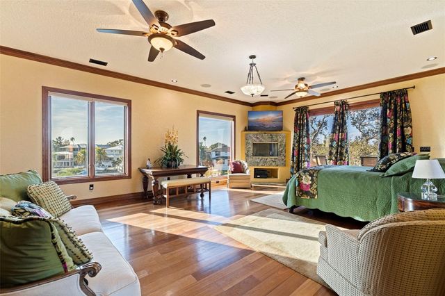 1815 BAYOU GRANDE BOULEVARD NE, St Petersburg, FL 33703