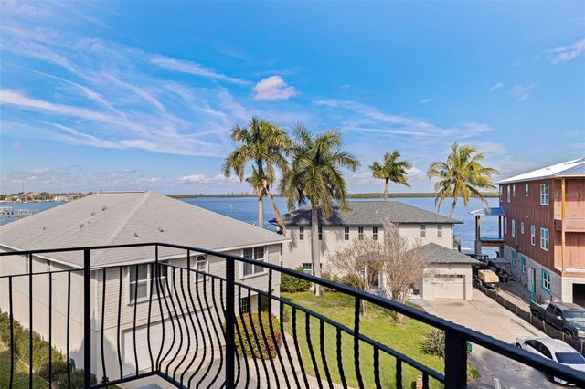 1815 BAYOU GRANDE BOULEVARD NE, St Petersburg, FL 33703