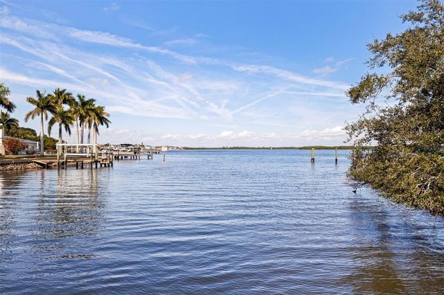 1815 BAYOU GRANDE BOULEVARD NE, St Petersburg, FL 33703