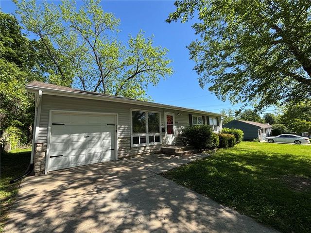 811 Union Circle, Independence, MO 64050