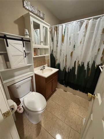 811 Union Circle, Independence, MO 64050