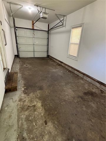 811 Union Circle, Independence, MO 64050