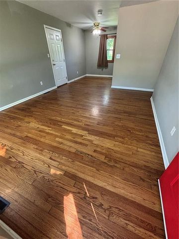 811 Union Circle, Independence, MO 64050