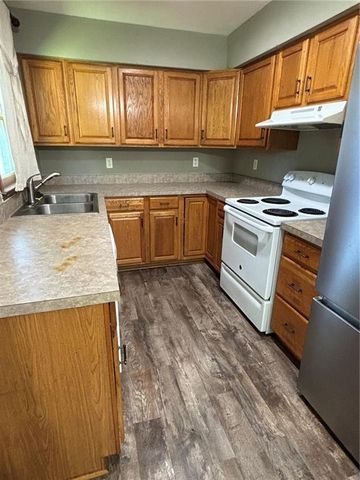 811 Union Circle, Independence, MO 64050