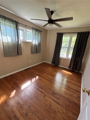 811 Union Circle, Independence, MO 64050