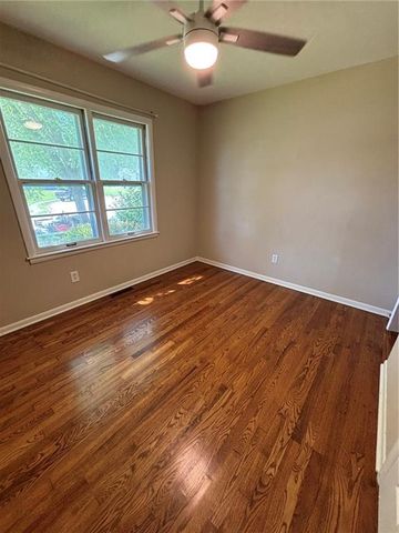 811 Union Circle, Independence, MO 64050
