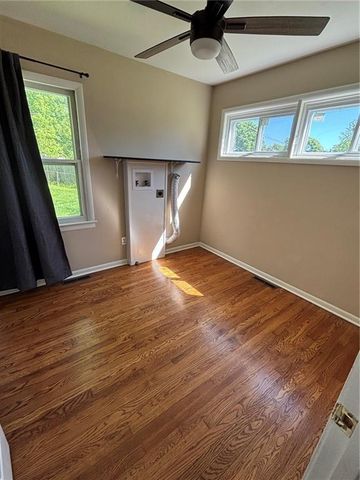 811 Union Circle, Independence, MO 64050