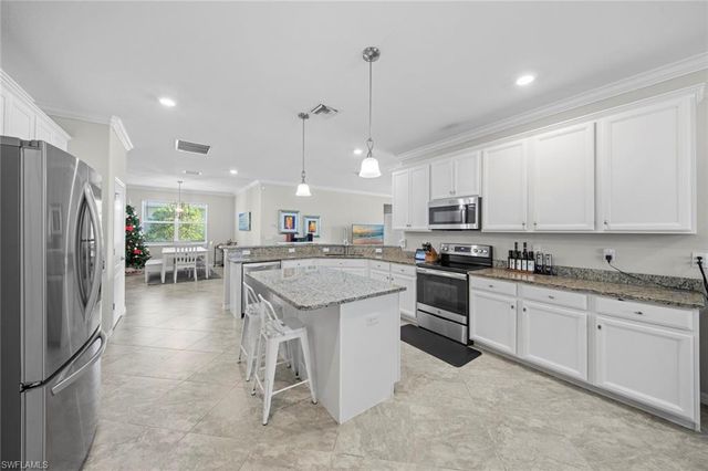 2151 Vermont LN, Naples, FL 34120