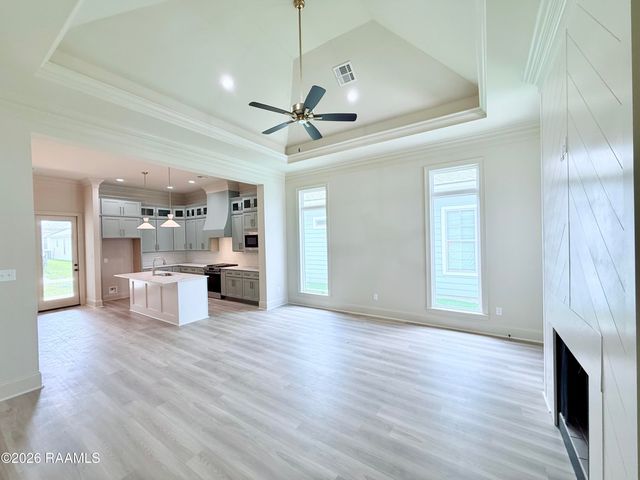 122 Oak Village Dr, Scott, LA 70583