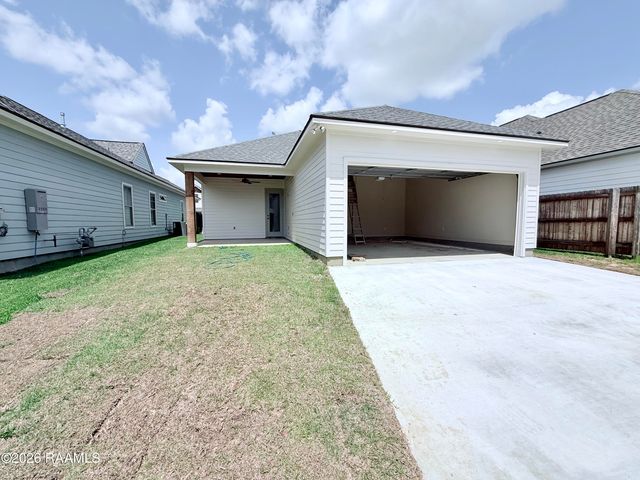 122 Oak Village Dr, Scott, LA 70583