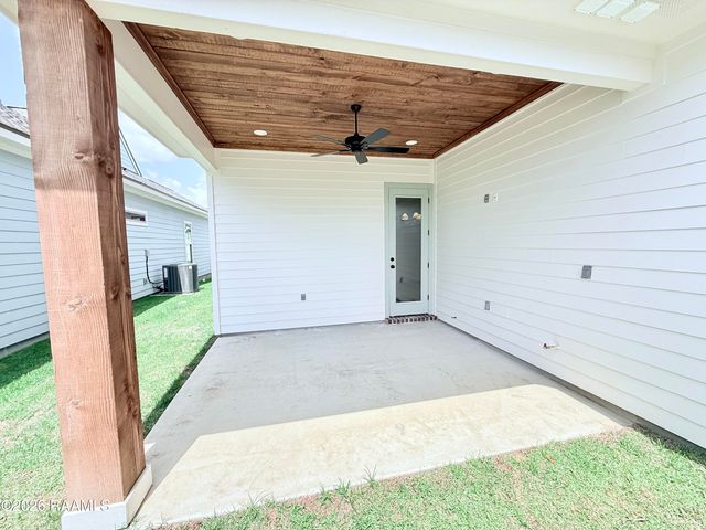 122 Oak Village Dr, Scott, LA 70583