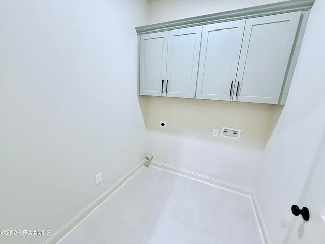 122 Oak Village Dr, Scott, LA 70583
