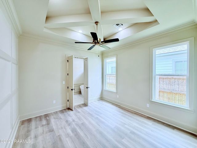 122 Oak Village Dr, Scott, LA 70583