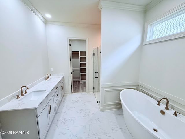122 Oak Village Dr, Scott, LA 70583