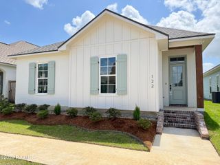 122 Oak Village Dr, Scott, LA 70583