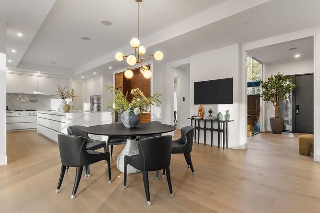 286 Country Dr, Weston, MA 02493