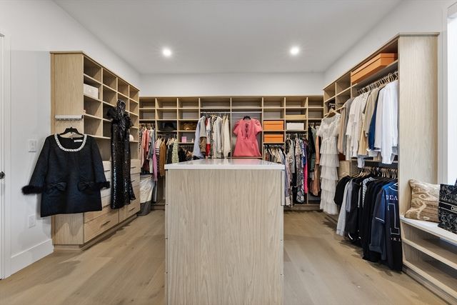 286 Country Dr, Weston, MA 02493