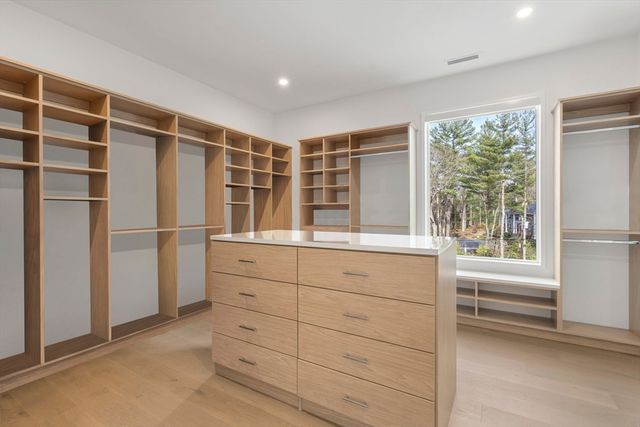 286 Country Dr, Weston, MA 02493