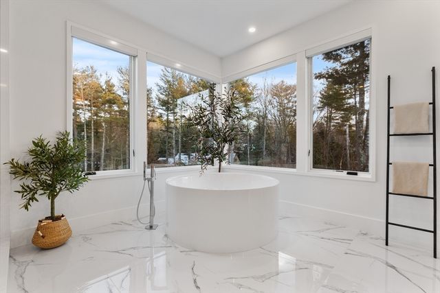 286 Country Dr, Weston, MA 02493