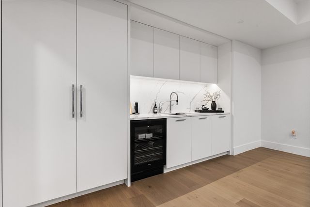 286 Country Dr, Weston, MA 02493