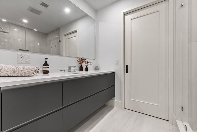 286 Country Dr, Weston, MA 02493