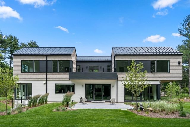 286 Country Dr, Weston, MA 02493