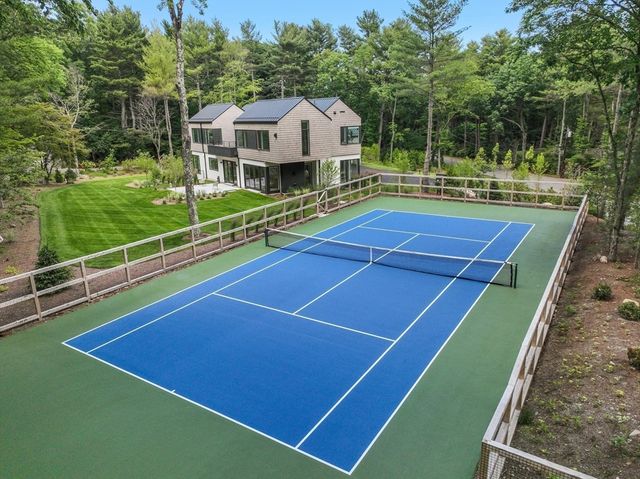 286 Country Dr, Weston, MA 02493