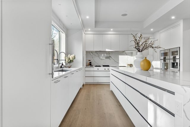 286 Country Dr, Weston, MA 02493