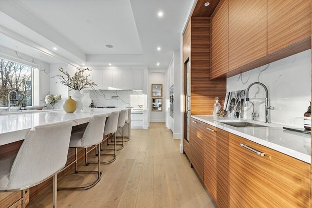 286 Country Dr, Weston, MA 02493