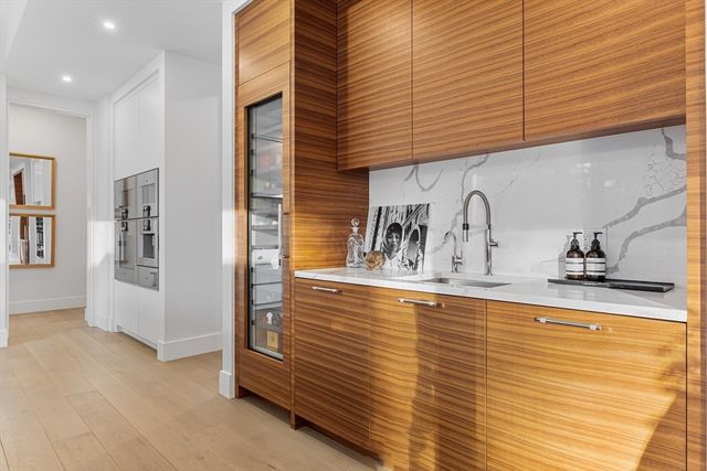 286 Country Dr, Weston, MA 02493