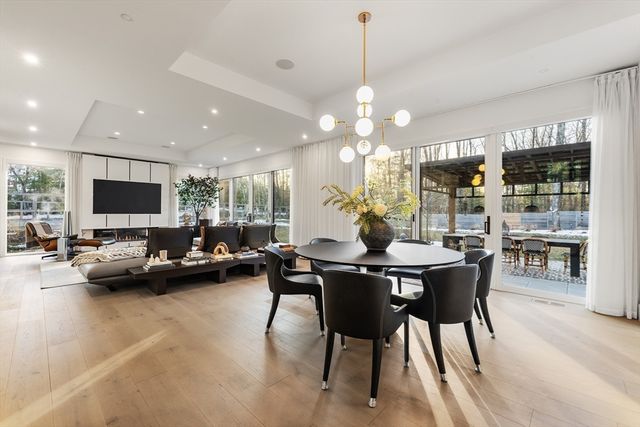 286 Country Dr, Weston, MA 02493